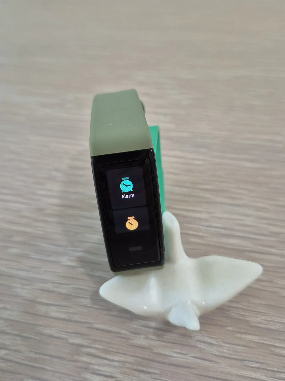 Smart Fitness Tracker Band in Olive Green with Touchscreen and Charger